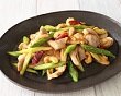 鶏肉とアスパラガスのナッツ炒め